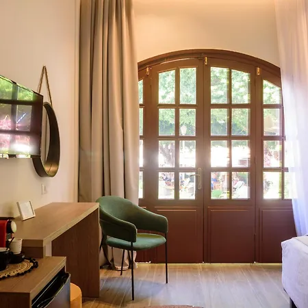 Arthur In Old Town Hotel